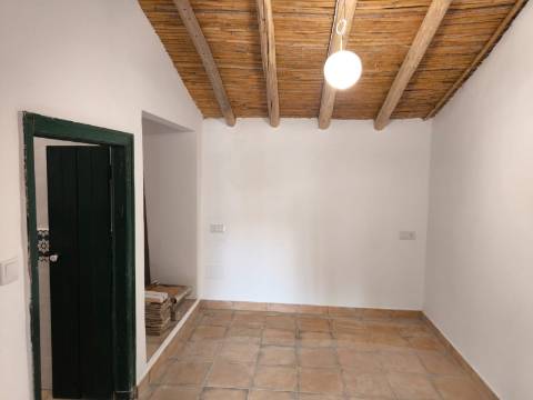 MORADIA RENOVADA - PRONTA A HABITAR - COM PÁTIO - EM CERCADO - BALURCOS - ALCOUTIM - ALGARVE