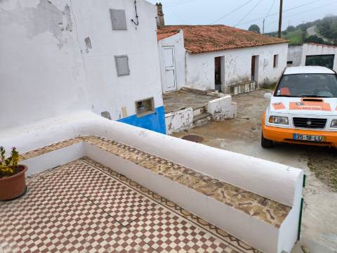 MORADIA RENOVADA - PRONTA A HABITAR - COM PÁTIO - EM CERCADO - BALURCOS - ALCOUTIM - ALGARVE