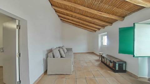 MORADIA RENOVADA - PRONTA A HABITAR - COM PÁTIO - EM CERCADO - BALURCOS - ALCOUTIM - ALGARVE