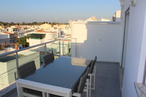APARTAMENTO DUPLEX T0 COM DUAS VARANDAS - PRÓXIMO À PRAIA DE MONTE GORDO - VRSA - ALGARVE