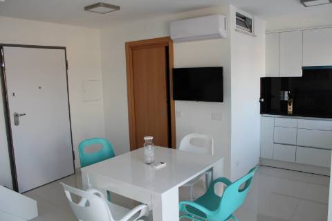 APARTAMENTO DUPLEX T0 COM DUAS VARANDAS - PRÓXIMO À PRAIA DE MONTE GORDO - VRSA - ALGARVE