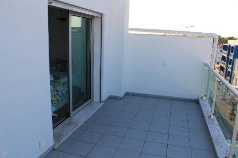 APARTAMENTO DUPLEX T0 COM DUAS VARANDAS - PRÓXIMO À PRAIA DE MONTE GORDO - VRSA - ALGARVE