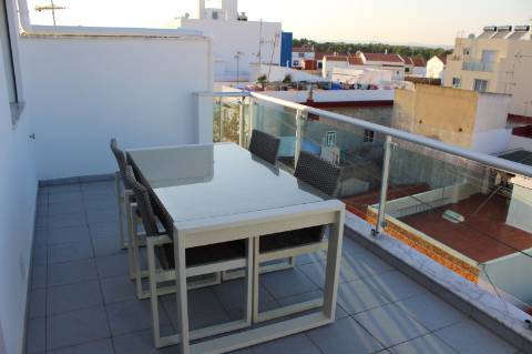 APARTAMENTO DUPLEX T0 COM DUAS VARANDAS - PRÓXIMO À PRAIA DE MONTE GORDO - VRSA - ALGARVE