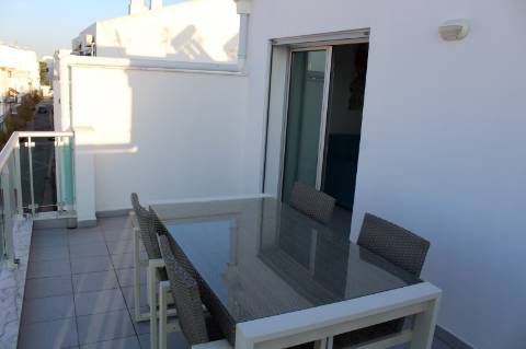 APARTAMENTO DUPLEX T0 COM DUAS VARANDAS - PRÓXIMO À PRAIA DE MONTE GORDO - VRSA - ALGARVE