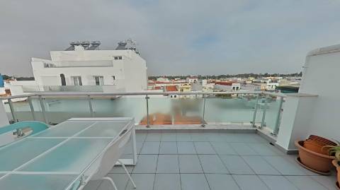 APARTAMENTO DUPLEX T0 COM DUAS VARANDAS - PRÓXIMO À PRAIA DE MONTE GORDO - VRSA - ALGARVE