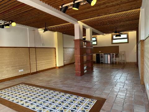 Charmoso espaço comercial/Loja na Fuseta