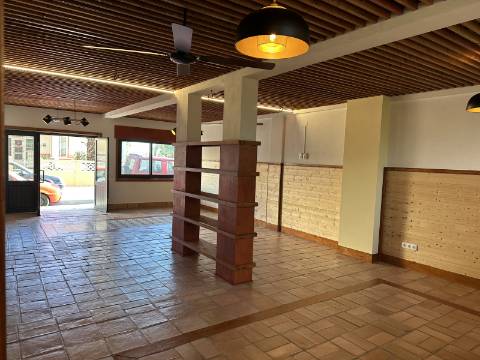 Charmoso espaço comercial/Loja na Fuseta