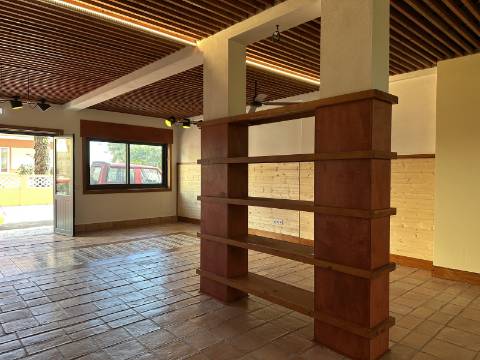 Charmoso espaço comercial/Loja na Fuseta