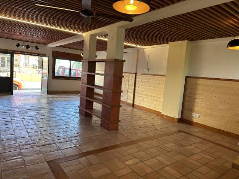 Charmoso espaço comercial/Loja na Fuseta