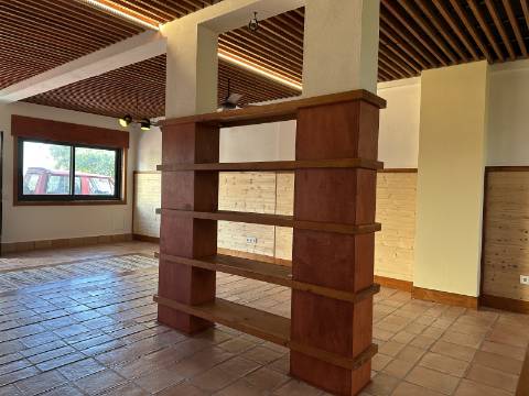 Charmoso espaço comercial/Loja na Fuseta