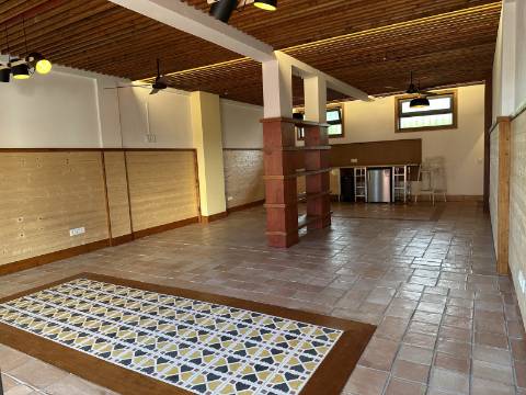 Charmoso espaço comercial/Loja na Fuseta