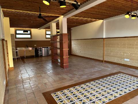 Charmoso espaço comercial/Loja na Fuseta