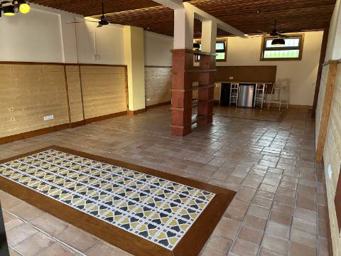 Charmoso espaço comercial/Loja na Fuseta