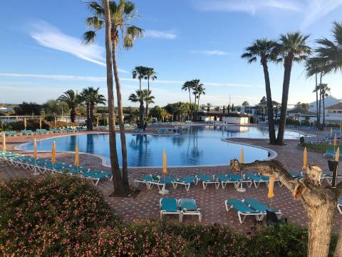 Estúdio no Empreendimento Golden Club Cabanas