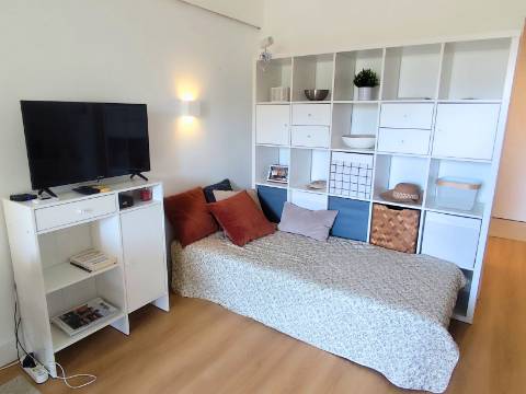 Estúdio no Empreendimento Golden Club Cabanas