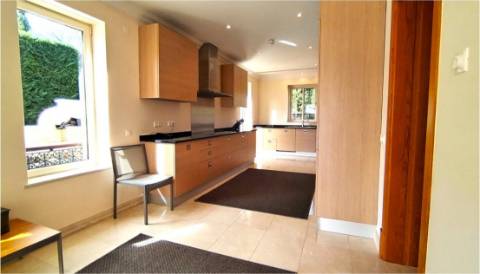 Moradia V4 com piscina terraços no Golfe Monte Rei (-)