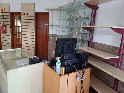 Loja para Arrendamento anual perto do Mercado Municipal de Vila Real de Santo António