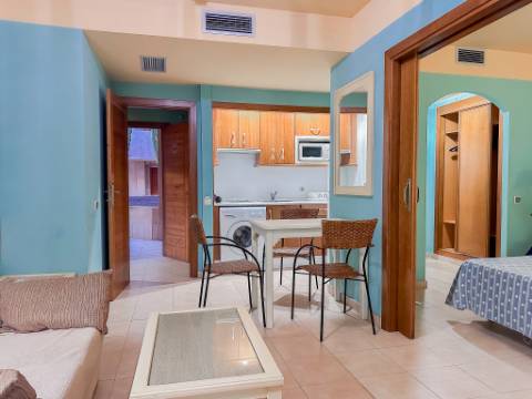 Apartamento T2 Arrendamento Anual - 1º Linha de Praia - Isla Canela com Garagem Privada e Varanda