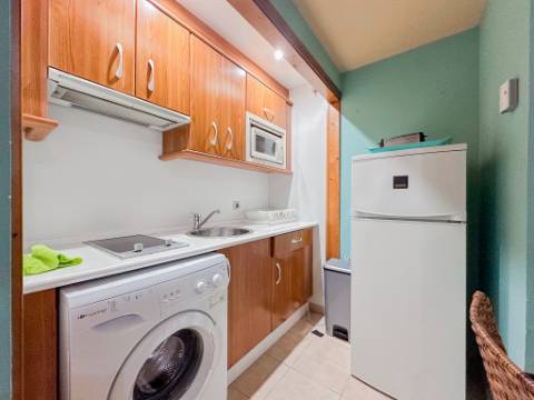 Apartamento T2 Arrendamento Anual - 1º Linha de Praia - Isla Canela com Garagem Privada e Varanda