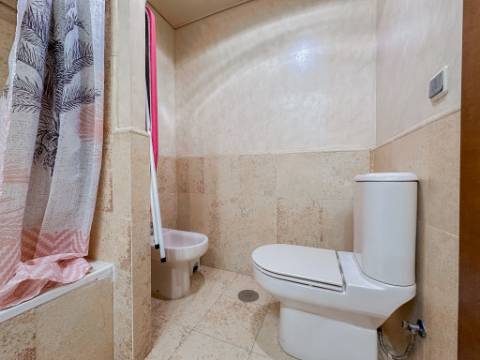 Apartamento T2 Arrendamento Anual - 1º Linha de Praia - Isla Canela com Garagem Privada e Varanda