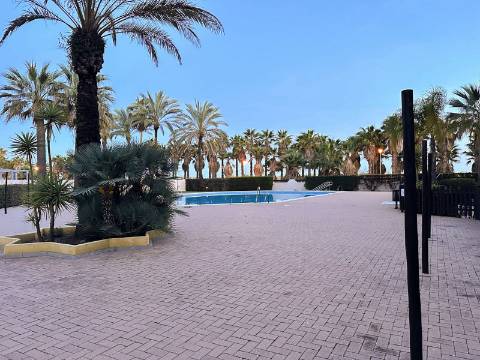 Apartamento T2 Arrendamento Anual - 1º Linha de Praia - Isla Canela com Garagem Privada e Varanda