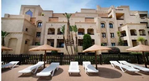 Apartamento T2 Arrendamento Anual - 1º Linha de Praia - Isla Canela com Garagem Privada e Varanda