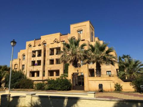 Apartamento T2 Arrendamento Anual - 1º Linha de Praia - Isla Canela com Garagem Privada e Varanda