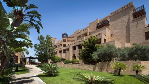 Apartamento T2 Arrendamento Anual - 1º Linha de Praia - Isla Canela com Garagem Privada e Varanda