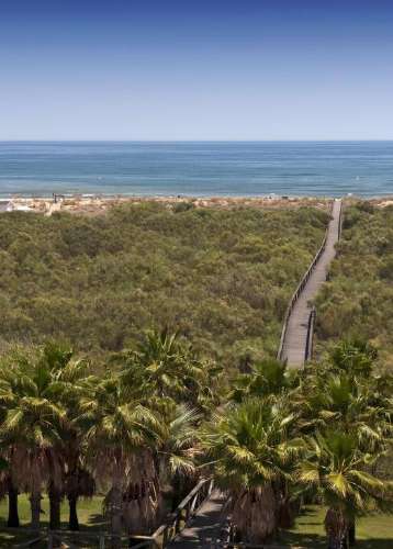 Apartamento T2 Arrendamento Anual - 1º Linha de Praia - Isla Canela com Garagem Privada e Varanda