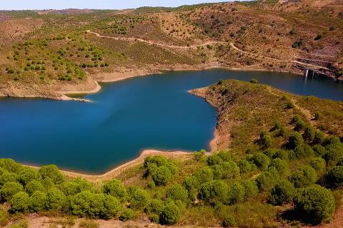 TERRENO COM 20 HECTARES - JUNTO AO LAGO - POSSIBILIDADE DE CONSTRUÇÃO - TURISMO - CORTE DO GAGO - CASTRO MARIM - ALGARVE
