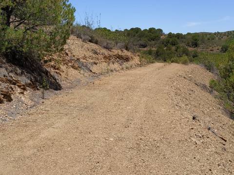 TERRENO COM 20 HECTARES - JUNTO AO LAGO - POSSIBILIDADE DE CONSTRUÇÃO - TURISMO - CORTE DO GAGO - CASTRO MARIM - ALGARVE