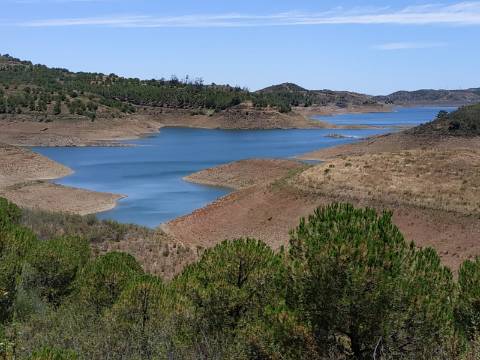 TERRENO COM 20 HECTARES - JUNTO AO LAGO - POSSIBILIDADE DE CONSTRUÇÃO - TURISMO - CORTE DO GAGO - CASTRO MARIM - ALGARVE