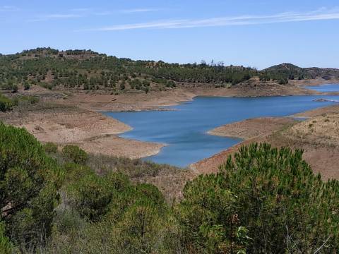 TERRENO COM 20 HECTARES - JUNTO AO LAGO - POSSIBILIDADE DE CONSTRUÇÃO - TURISMO - CORTE DO GAGO - CASTRO MARIM - ALGARVE