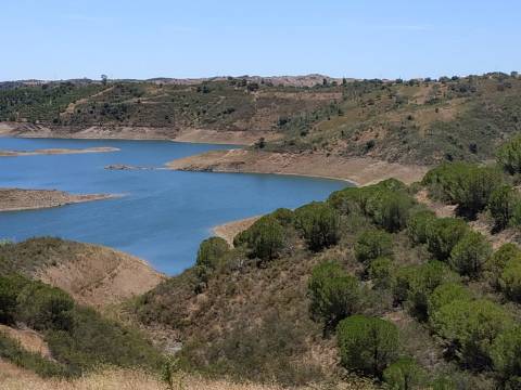 TERRENO COM 20 HECTARES - JUNTO AO LAGO - POSSIBILIDADE DE CONSTRUÇÃO - TURISMO - CORTE DO GAGO - CASTRO MARIM - ALGARVE