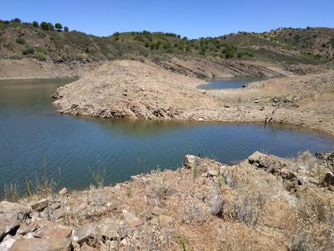 TERRENO COM 20 HECTARES - JUNTO AO LAGO - POSSIBILIDADE DE CONSTRUÇÃO - TURISMO - CORTE DO GAGO - CASTRO MARIM - ALGARVE