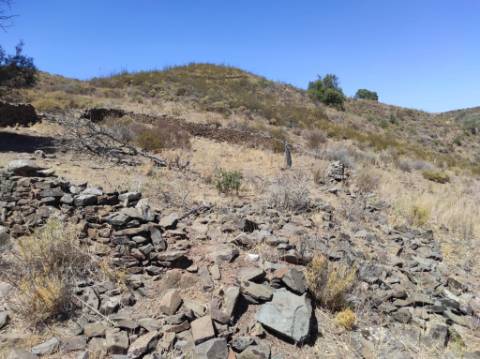 TERRENO COM 100.060 M2 - POSSIBILIDADE DE CONSTRUÇÃO - HABITAÇÃO E/OU TURISMO - JUNTO A BARRAGEM DA CAROUCHA - BOTELHAS - CASTRO MARIM - ALGARVE