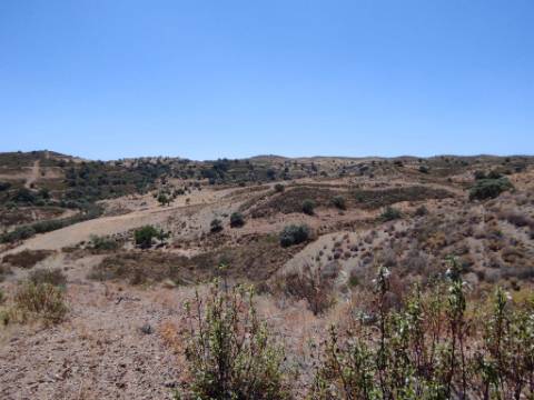 TERRENO COM 100.060 M2 - POSSIBILIDADE DE CONSTRUÇÃO - HABITAÇÃO E/OU TURISMO - JUNTO A BARRAGEM DA CAROUCHA - BOTELHAS - CASTRO MARIM - ALGARVE