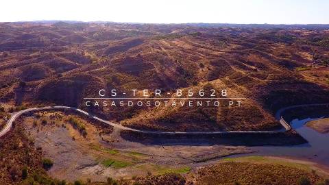 TERRENO COM 100.060 M2 - POSSIBILIDADE DE CONSTRUÇÃO - HABITAÇÃO E/OU TURISMO - JUNTO A BARRAGEM DA CAROUCHA - BOTELHAS - CASTRO MARIM - ALGARVE