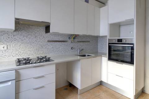 Apartamento T2 com 2 WC Renovado com lugar de parqueamento em garagem e sotão em Vila Real de Santo António