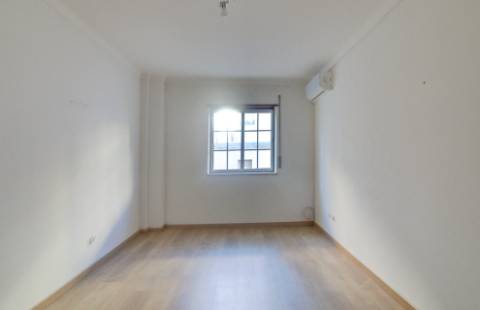 Apartamento T2 com 2 WC Renovado com lugar de parqueamento em garagem e sotão em Vila Real de Santo António