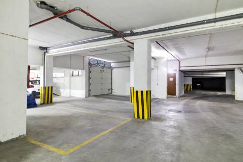 Apartamento T2 com 2 WC Renovado com lugar de parqueamento em garagem e sotão em Vila Real de Santo António