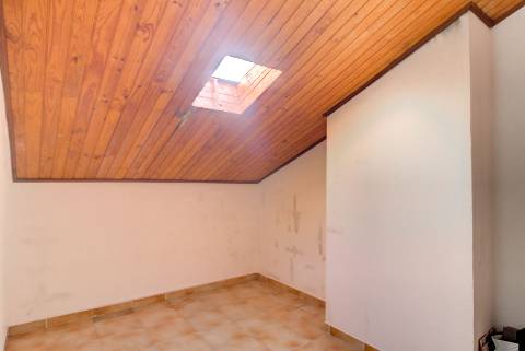 Apartamento T2 com 2 WC Renovado com lugar de parqueamento em garagem e sotão em Vila Real de Santo António