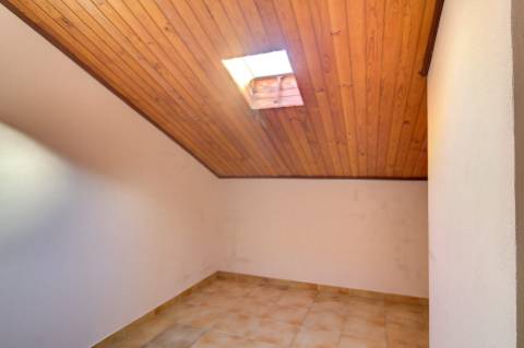 Apartamento T2 com 2 WC Renovado com lugar de parqueamento em garagem e sotão em Vila Real de Santo António