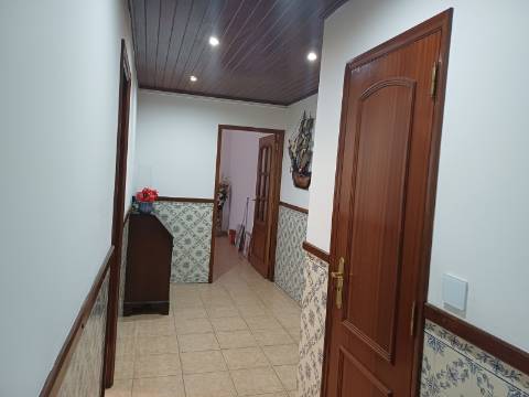 Apartamento T2 com 2 WC Renovado com lugar de parqueamento em garagem e sotão em Vila Real de Santo António