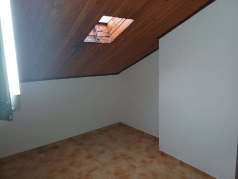 Apartamento T2 com 2 WC Renovado com lugar de parqueamento em garagem e sotão em Vila Real de Santo António