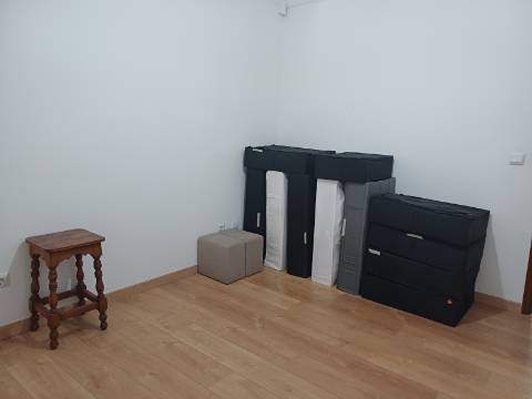 Apartamento T2 com 2 WC Renovado com lugar de parqueamento em garagem e sotão em Vila Real de Santo António