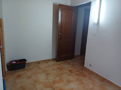 Apartamento T2 com 2 WC Renovado com lugar de parqueamento em garagem e sotão em Vila Real de Santo António