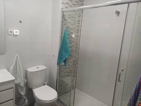 Apartamento T2 Mobilidado, com 2 WC Renovado com lugar de parqueamento em garagem e sotão em Vila Real de Santo António