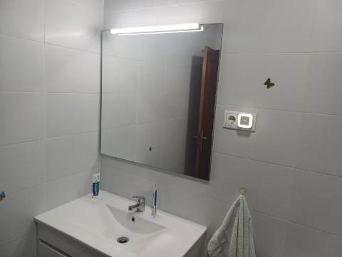 Apartamento T2 Mobilidado, com 2 WC Renovado com lugar de parqueamento em garagem e sotão em Vila Real de Santo António
