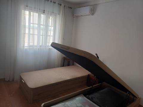 Apartamento T2 Mobilidado, com 2 WC Renovado com lugar de parqueamento em garagem e sotão em Vila Real de Santo António